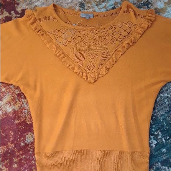 Joseph A. Small Sweater - Picture 2 of 4